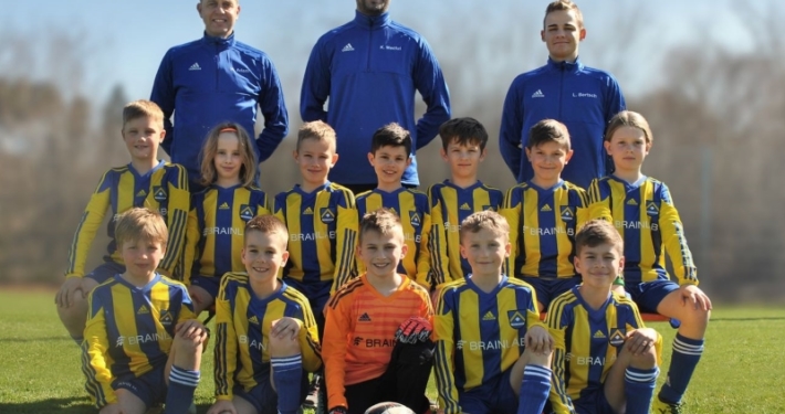 TSV Poing - Neue Trikots für E4-Junioren