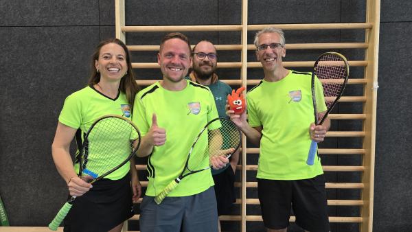 Vivien, Alex, Roy, Paul vom Crossminton Team Speedfires Poing